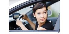 Phụ nữ học lái xe